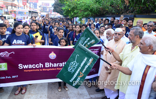 Nana Patekar flagged off the 200th cleanliness drive